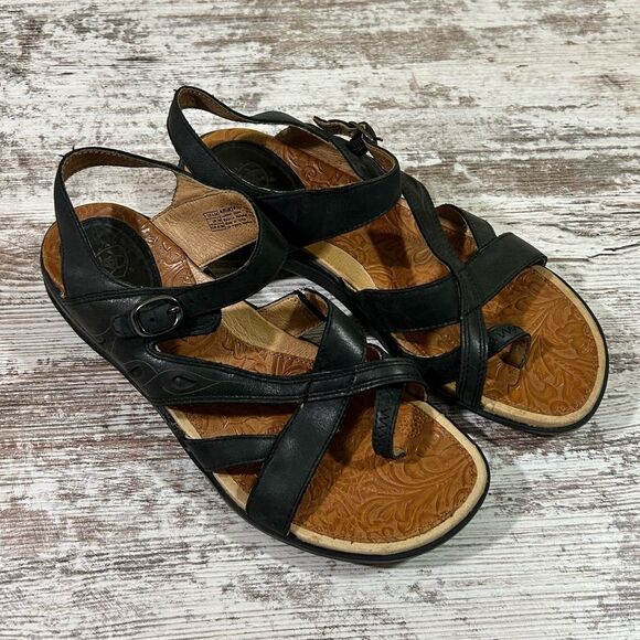 Ariat Shoes - Women’s Ariat leather strappy sandals size 9.5B EUC